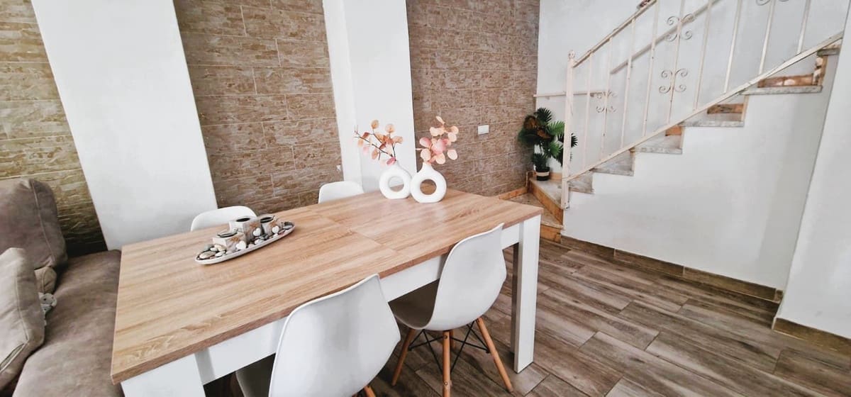 3 bedroom Semi-detached Villa for sale in Malaga city - € 335,000 (Ref: 9288395)