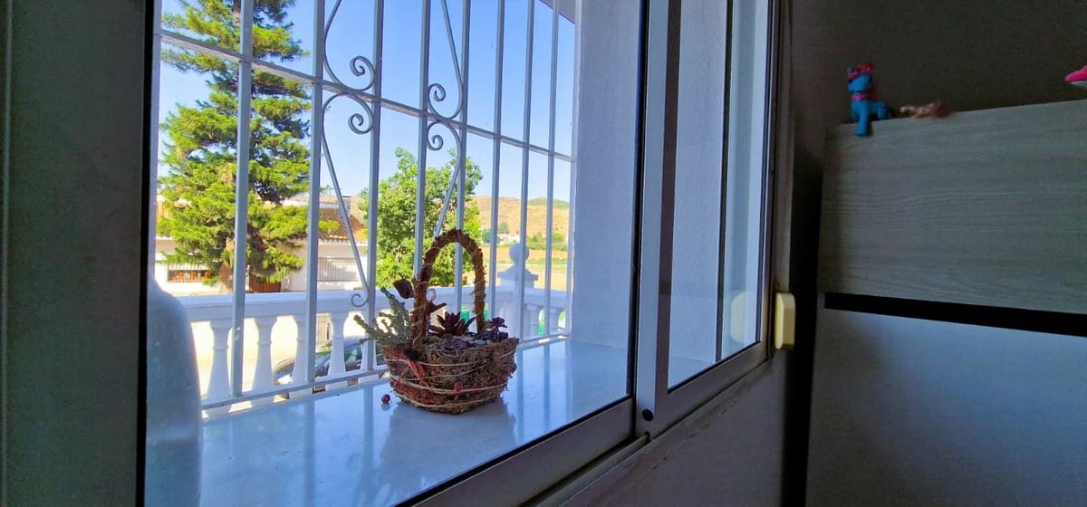 3 bedroom Semi-detached Villa for sale in Malaga city - € 335,000 (Ref: 9288395)