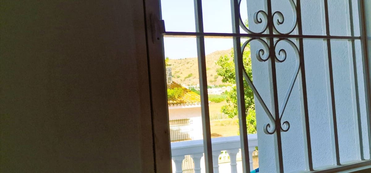 3 bedroom Semi-detached Villa for sale in Malaga city - € 335,000 (Ref: 9288395)