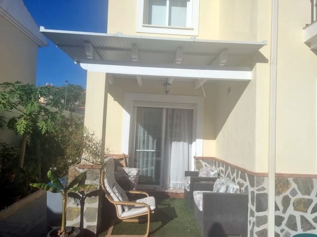 3 soveværelse Semi-Rækkehus til salg i Málaga by med swimmingpool garage - € 505.000 (Ref: 9306969)