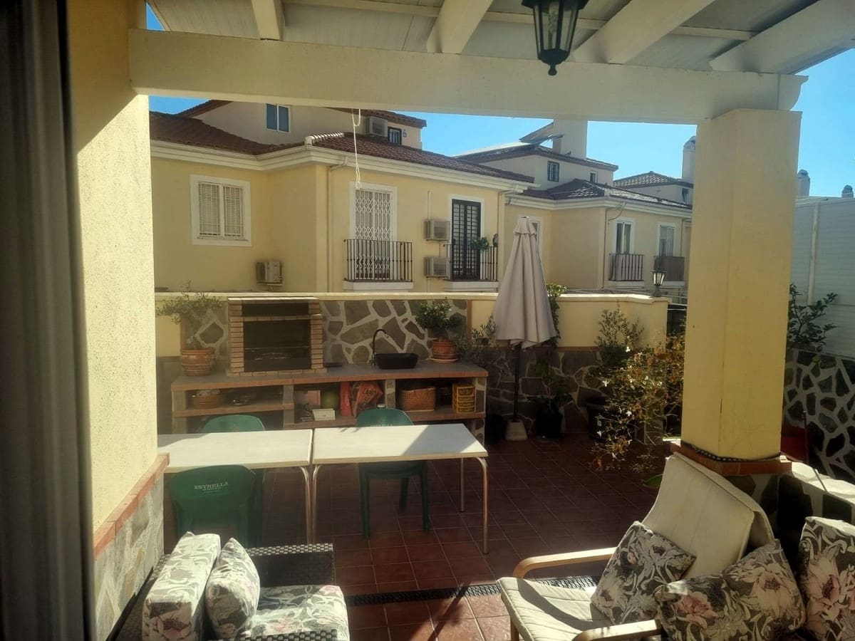 3 bedroom Semi-detached Villa for sale in Malaga city with pool garage - € 505,000 (Ref: 9306969)