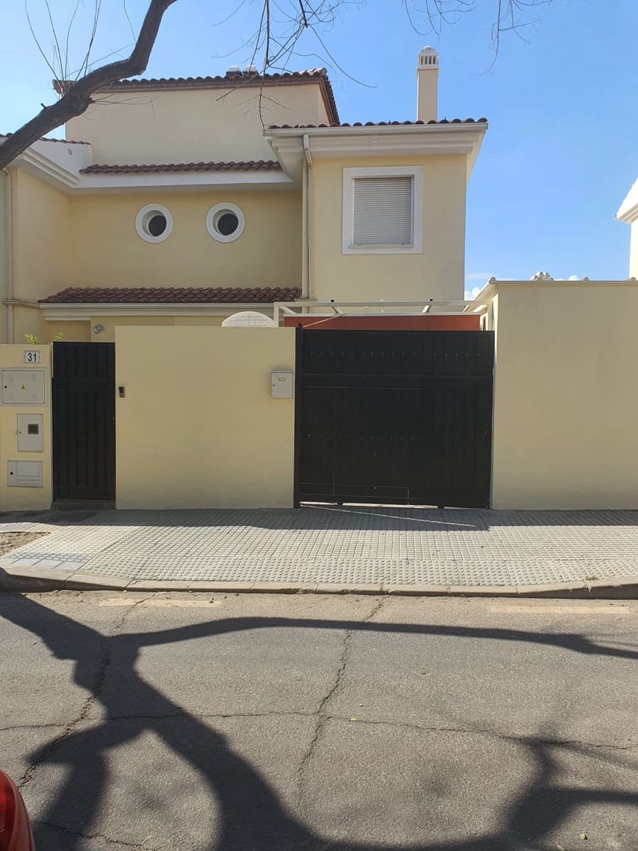 3 bedroom Semi-detached Villa for sale in Malaga city with pool garage - € 505,000 (Ref: 9306969)