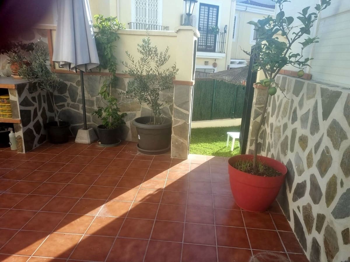 3 bedroom Semi-detached Villa for sale in Malaga city with pool garage - € 505,000 (Ref: 9306969)