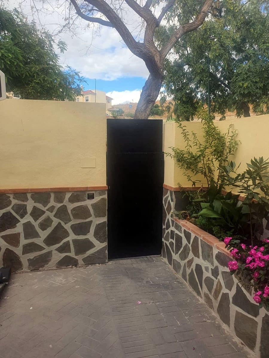 3 bedroom Semi-detached Villa for sale in Malaga city with pool garage - € 505,000 (Ref: 9306969)