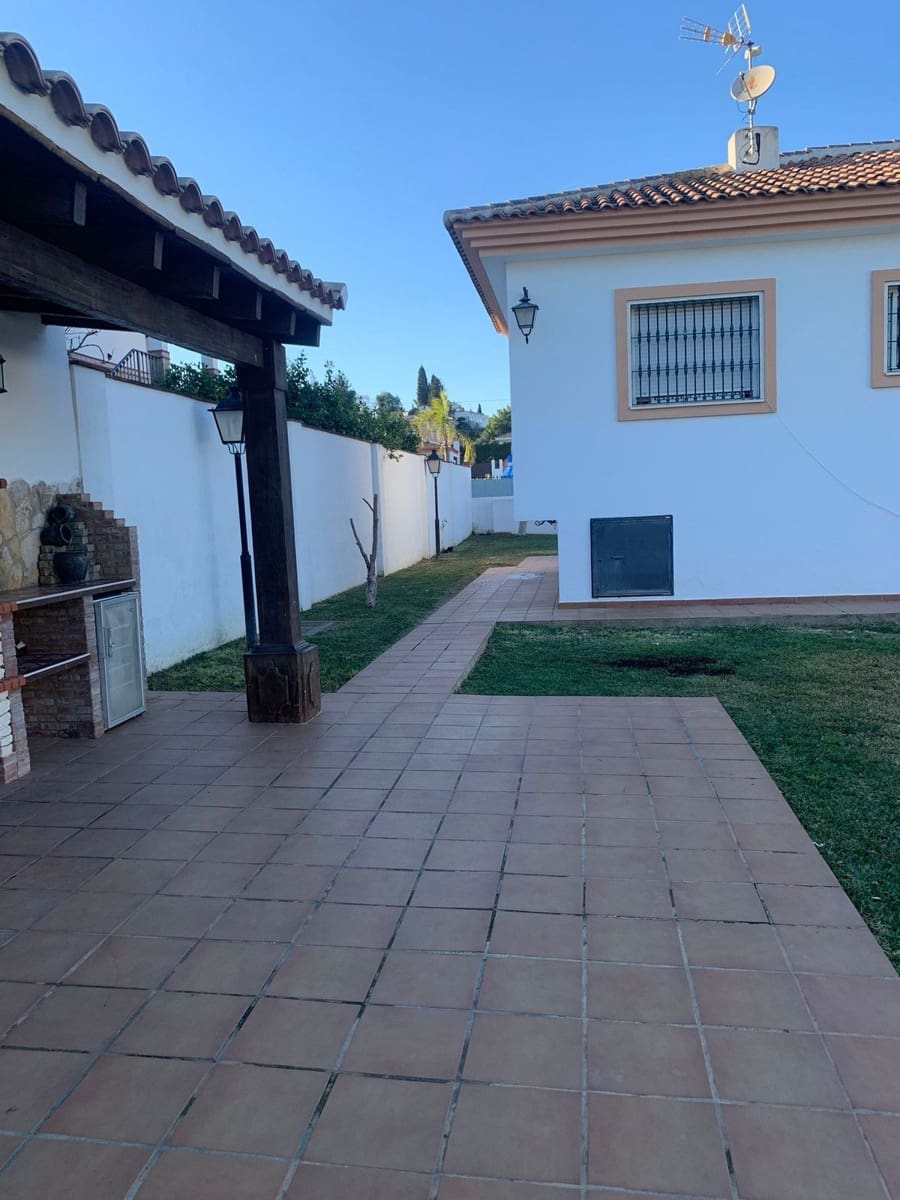 3 sypialnia Willa na sprzedaż w Alhaurin de la Torre z basenem garażem - 595 000 € (Ref: 9325222)