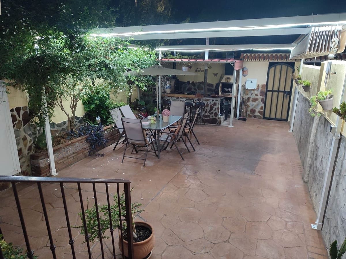 Casa de 4 habitaciones en Alhaurín de la Torre en venta con piscina garaje - 452.000 € (Ref: 9369304)