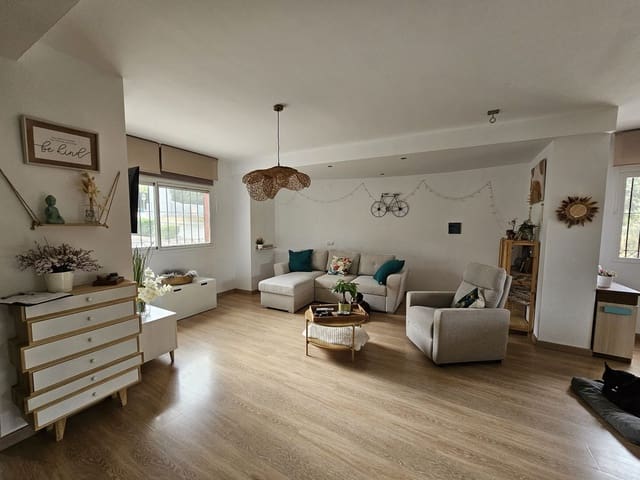 3 sovrum Hus till salu i Alhaurín de la Torre med pool garage - 470 000 € (Ref: 9378103)