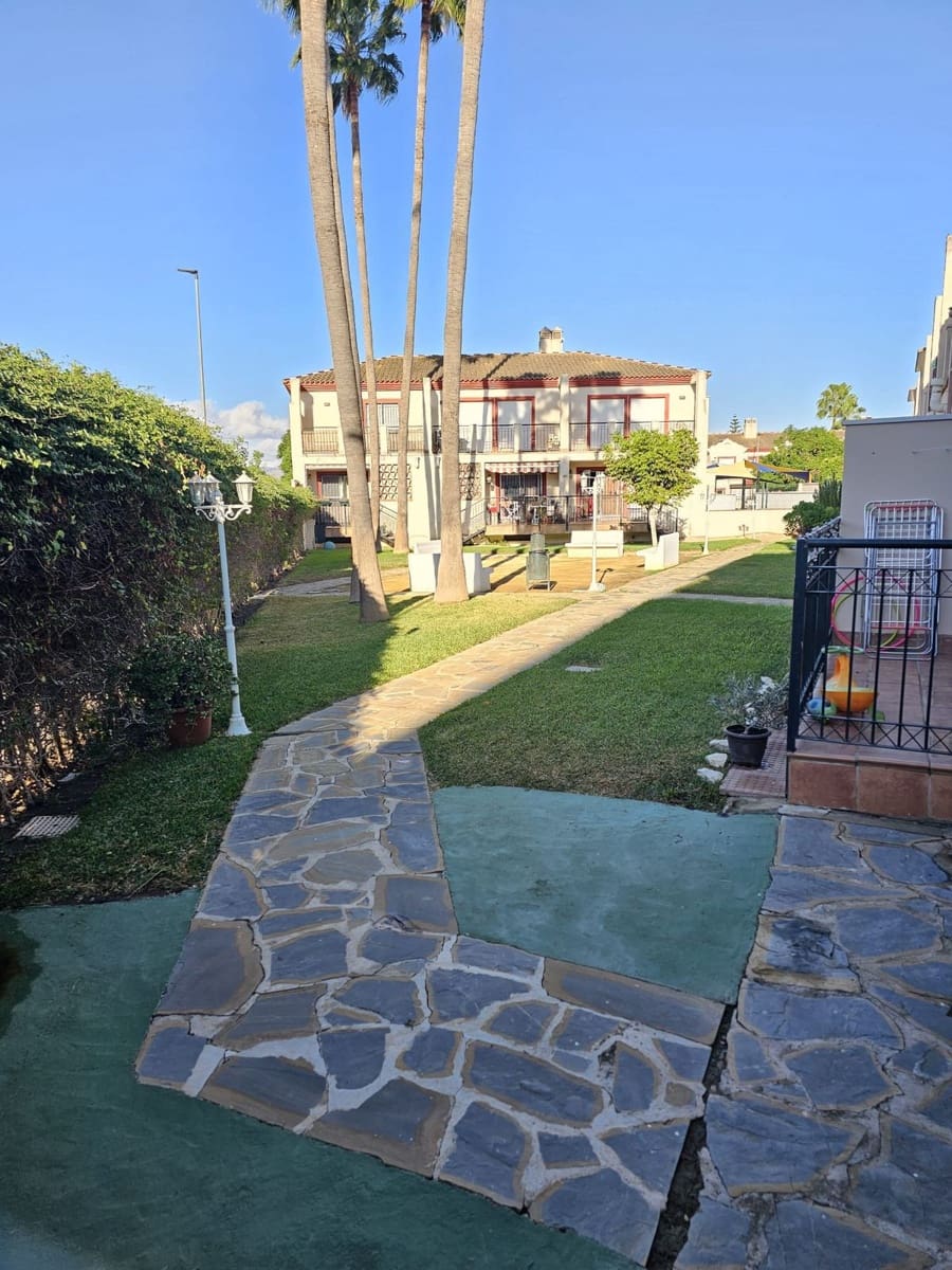 3 soverom Hus til salgs i Alhaurin de la Torre med svømmebasseng garasje - € 455 000 (Ref: 9378103)
