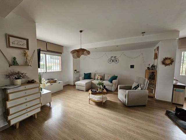 3 soverom Hus til salgs i Alhaurín de la Torre med svømmebasseng garasje - € 455 000 (Ref: 9378103)