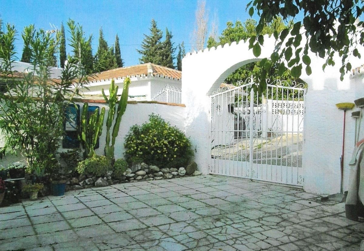 3 makuuhuone Huvila myytävänä paikassa Alhaurin el Grande mukana uima-altaan 
autotalli - 264 000 € (Ref: 9383765)