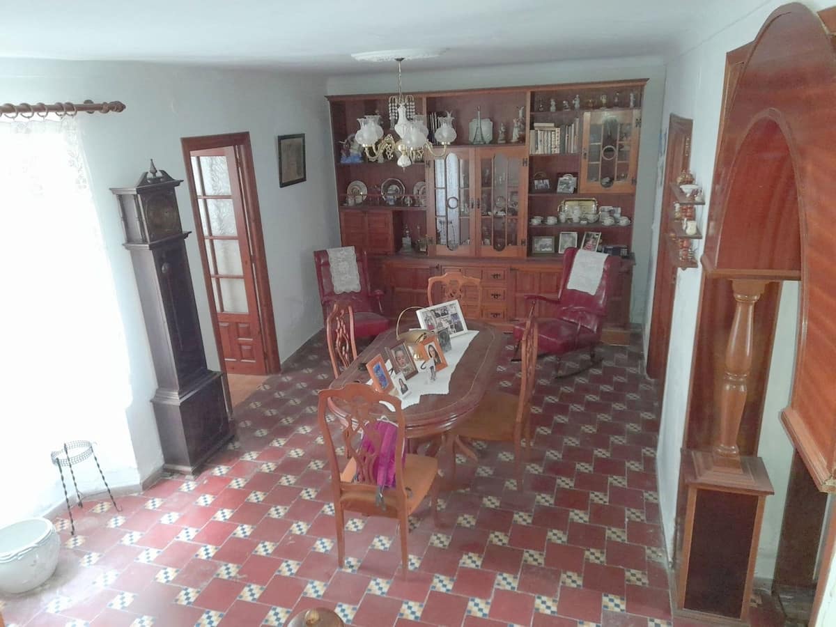 6 bedroom Townhouse for sale in Villanueva del Rosario with garage - € 279,000 (Ref: 9442834)