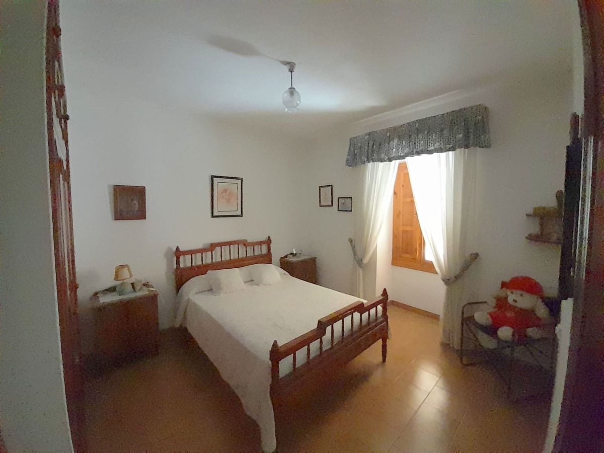 6 bedroom Townhouse for sale in Villanueva del Rosario with garage - € 279,000 (Ref: 9442834)