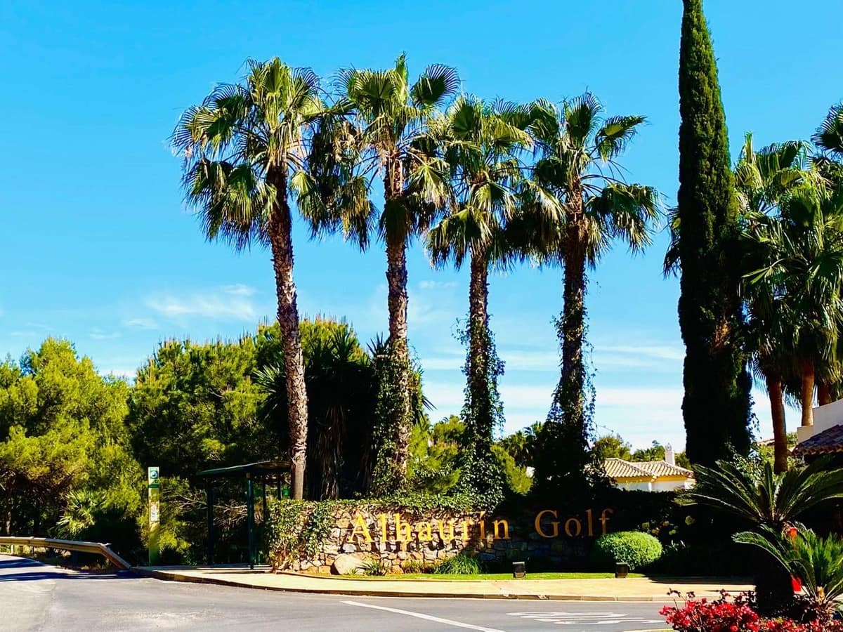 2 bedroom Apartment for sale in Alhaurin Golf with pool garage - € 275,000 (Ref: 9450854)