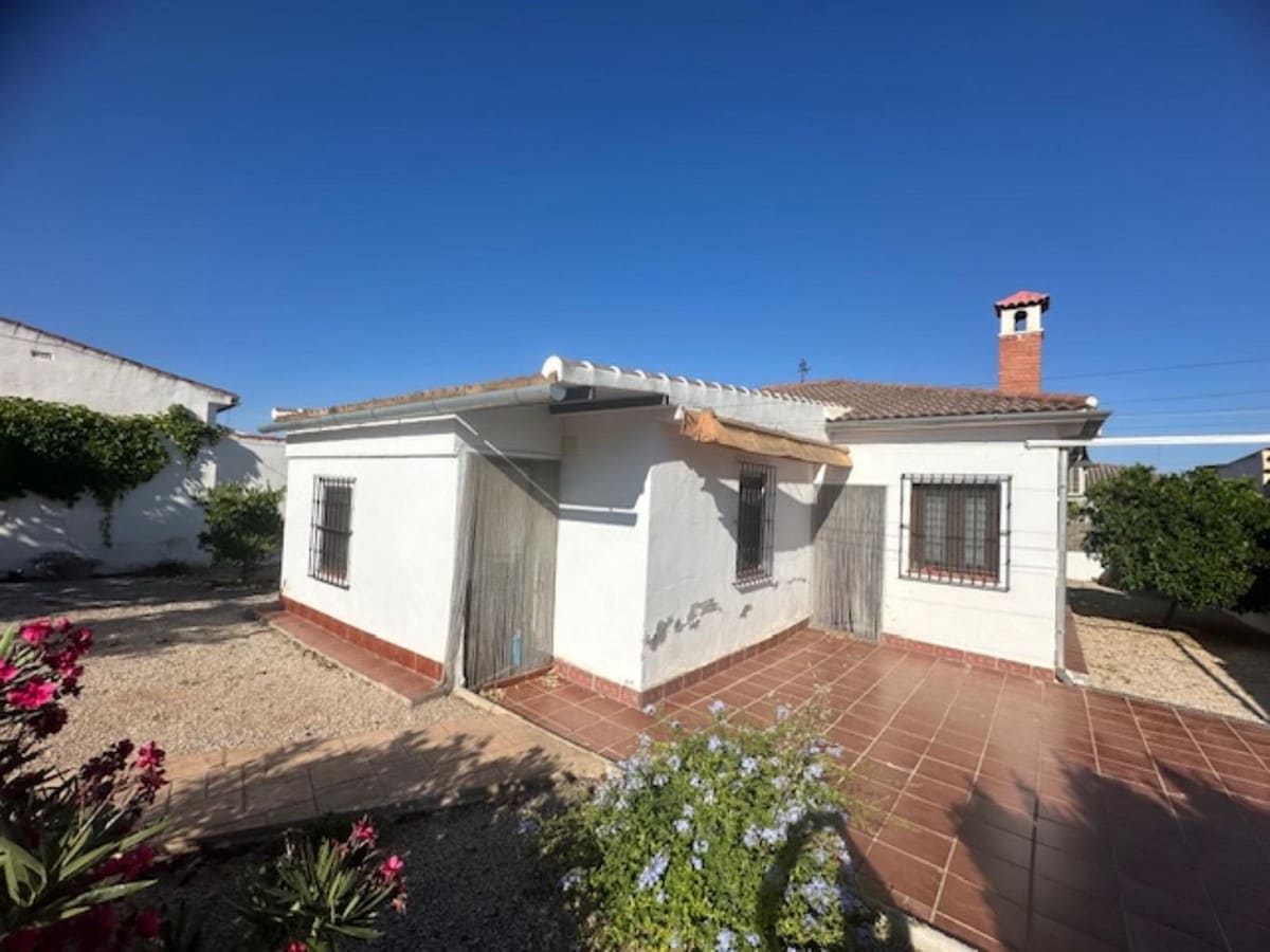 3 bedroom Villa for sale in Fuente de Piedra with pool garage - € 250,000 (Ref: 9465910)