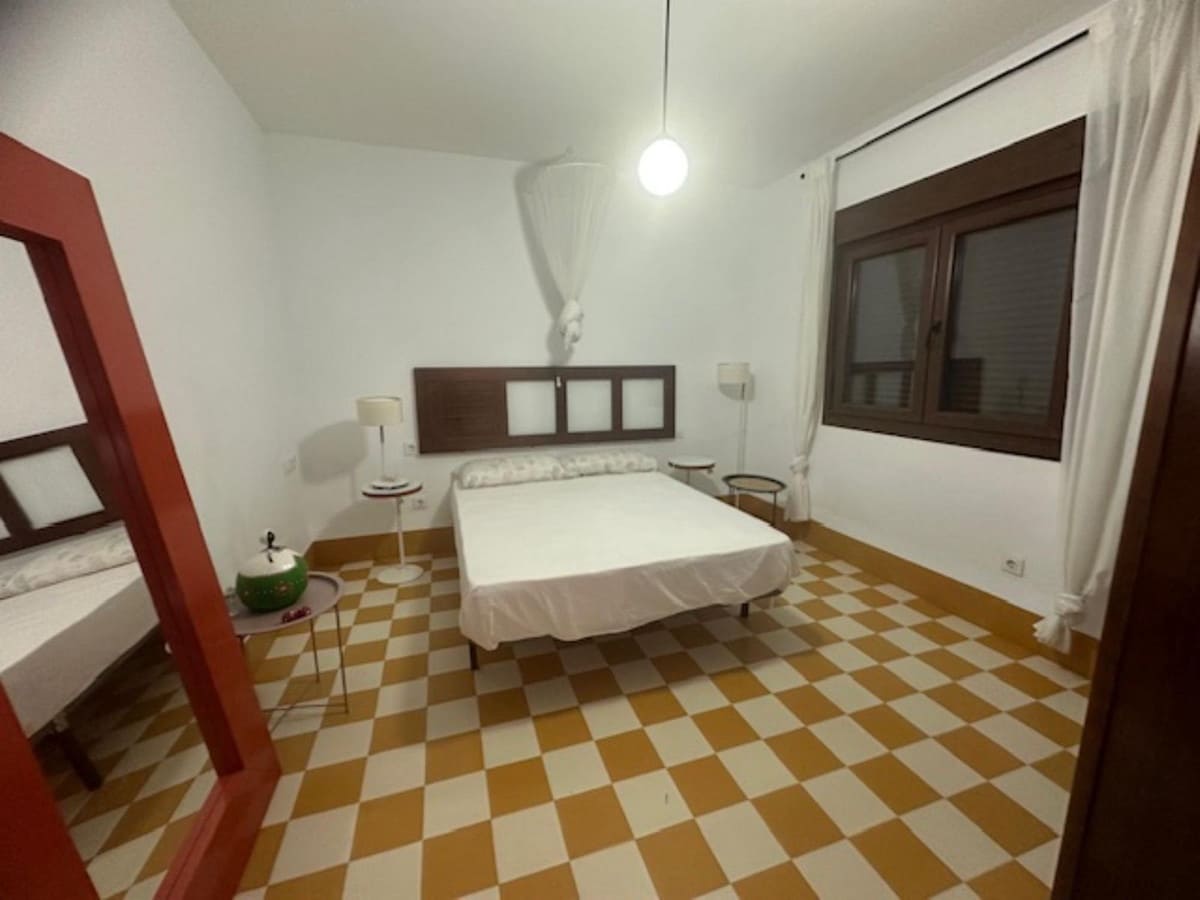 3 bedroom Villa for sale in Fuente de Piedra with pool garage - € 250,000 (Ref: 9465910)