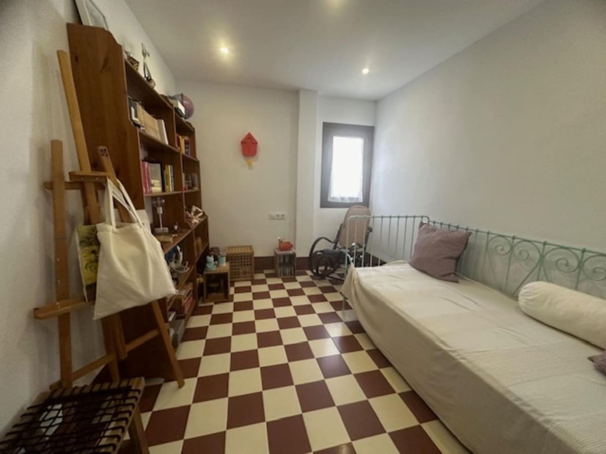 3 bedroom Villa for sale in Fuente de Piedra with pool garage - € 250,000 (Ref: 9465910)