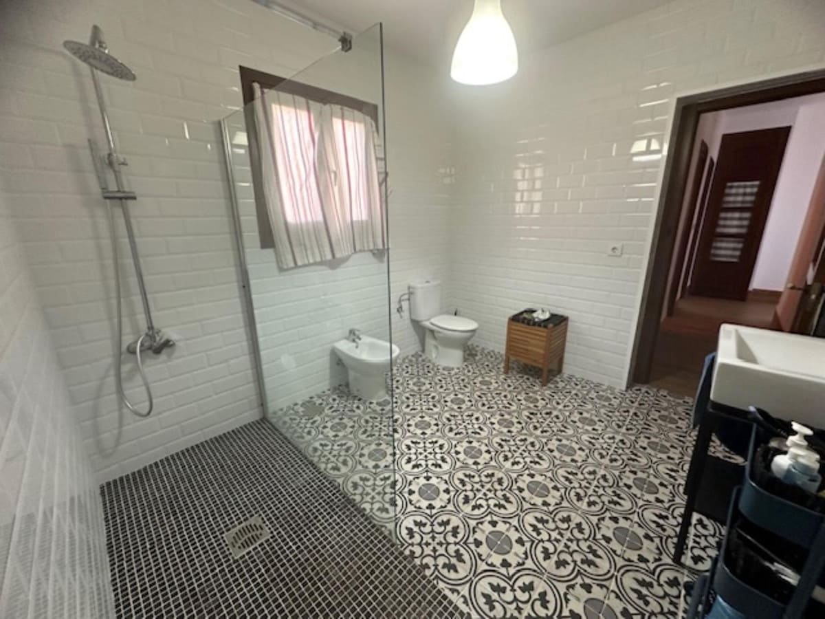 3 bedroom Villa for sale in Fuente de Piedra with pool garage - € 250,000 (Ref: 9465910)