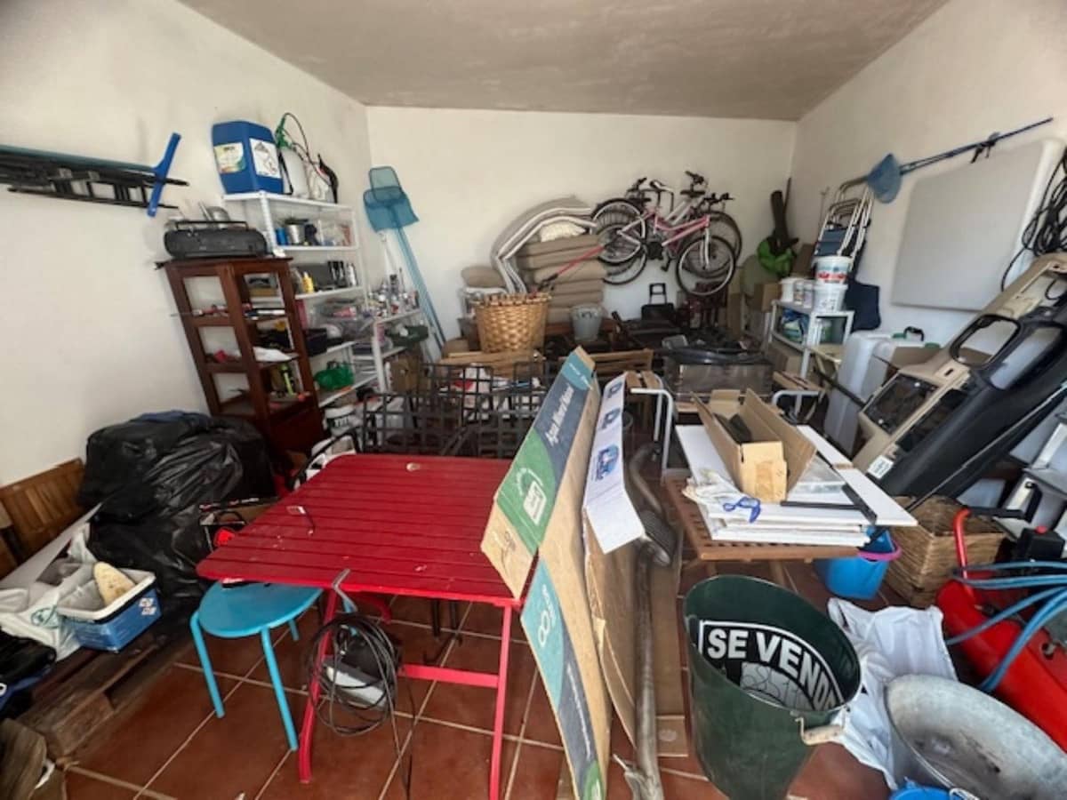 3 bedroom Villa for sale in Fuente de Piedra with pool garage - € 250,000 (Ref: 9465910)
