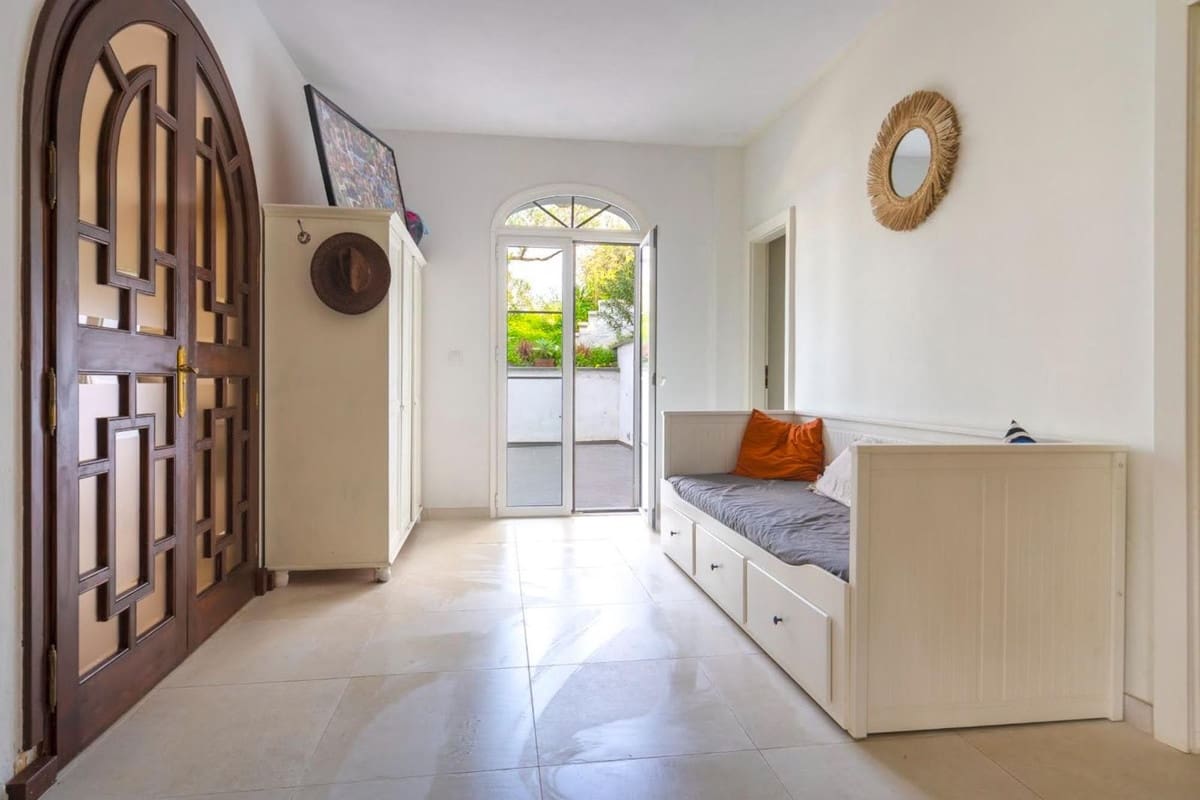 3 bedroom Commercial for sale in Coin with garage - € 597,000 (Ref: 9483592)