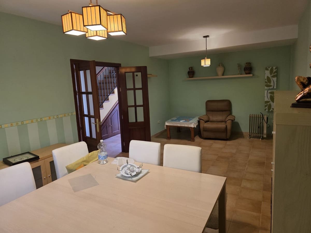 3 soverom Hus til salgs i Coin med garasje - € 255 000 (Ref: 9488516)