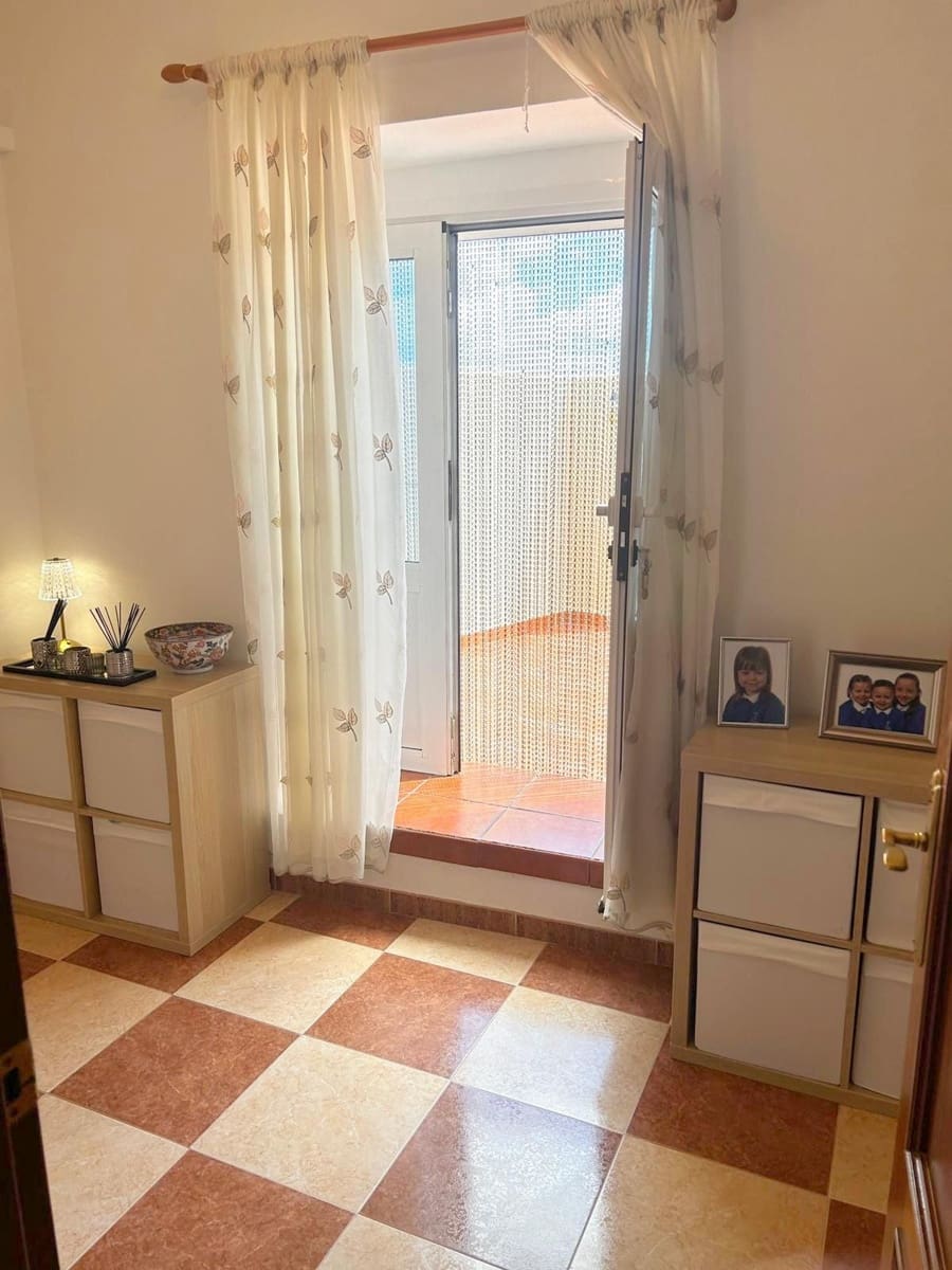 5 bedroom Villa for sale in Mollina with garage - € 170,000 (Ref: 9525072)