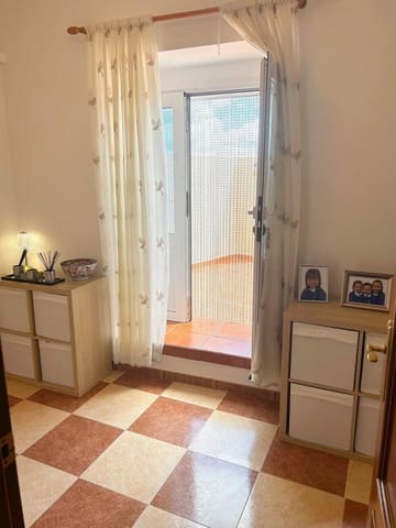 5 bedroom Villa for sale in Mollina with garage - € 170,000 (Ref: 9525072)