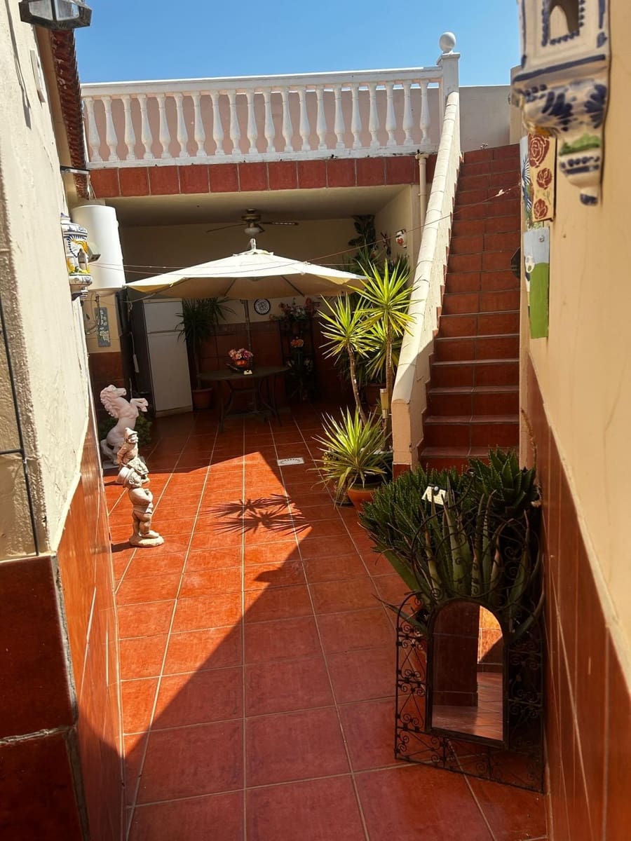 5 bedroom Villa for sale in Mollina with garage - € 170,000 (Ref: 9525072)