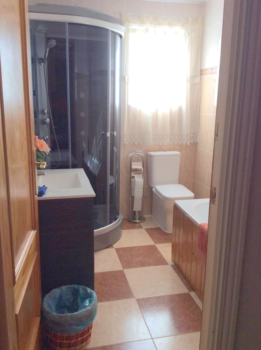 5 bedroom Villa for sale in Mollina with garage - € 170,000 (Ref: 9525072)