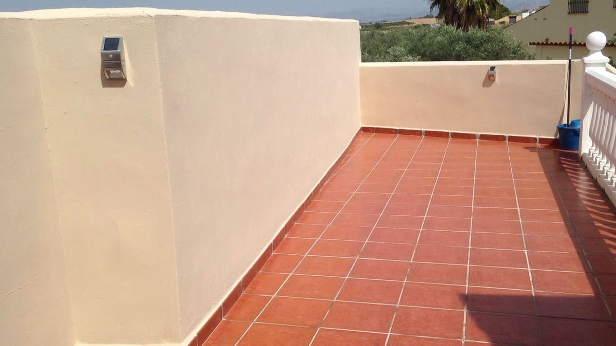 5 bedroom Villa for sale in Mollina with garage - € 170,000 (Ref: 9525072)