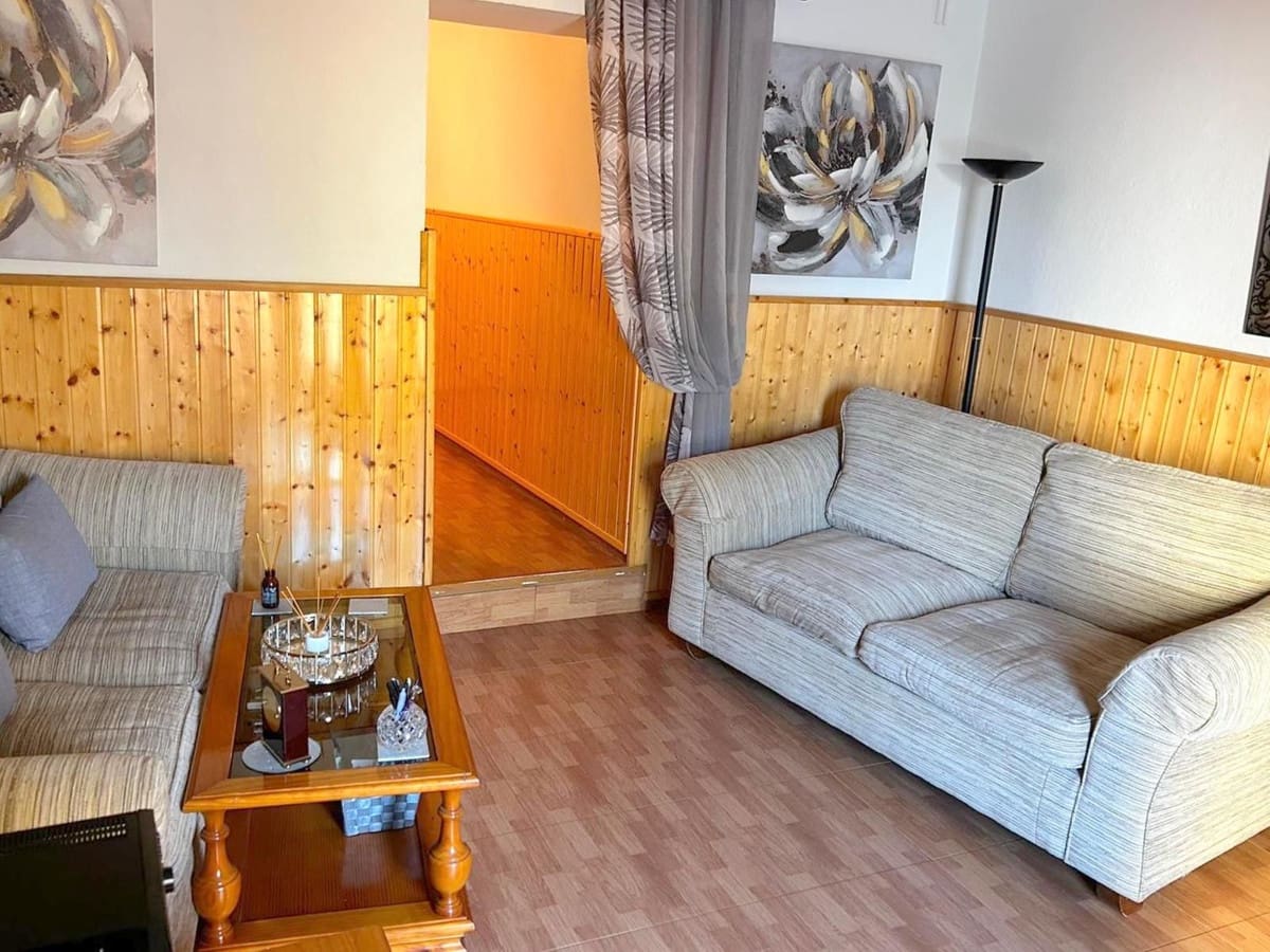 5 bedroom Villa for sale in Mollina with garage - € 170,000 (Ref: 9525072)