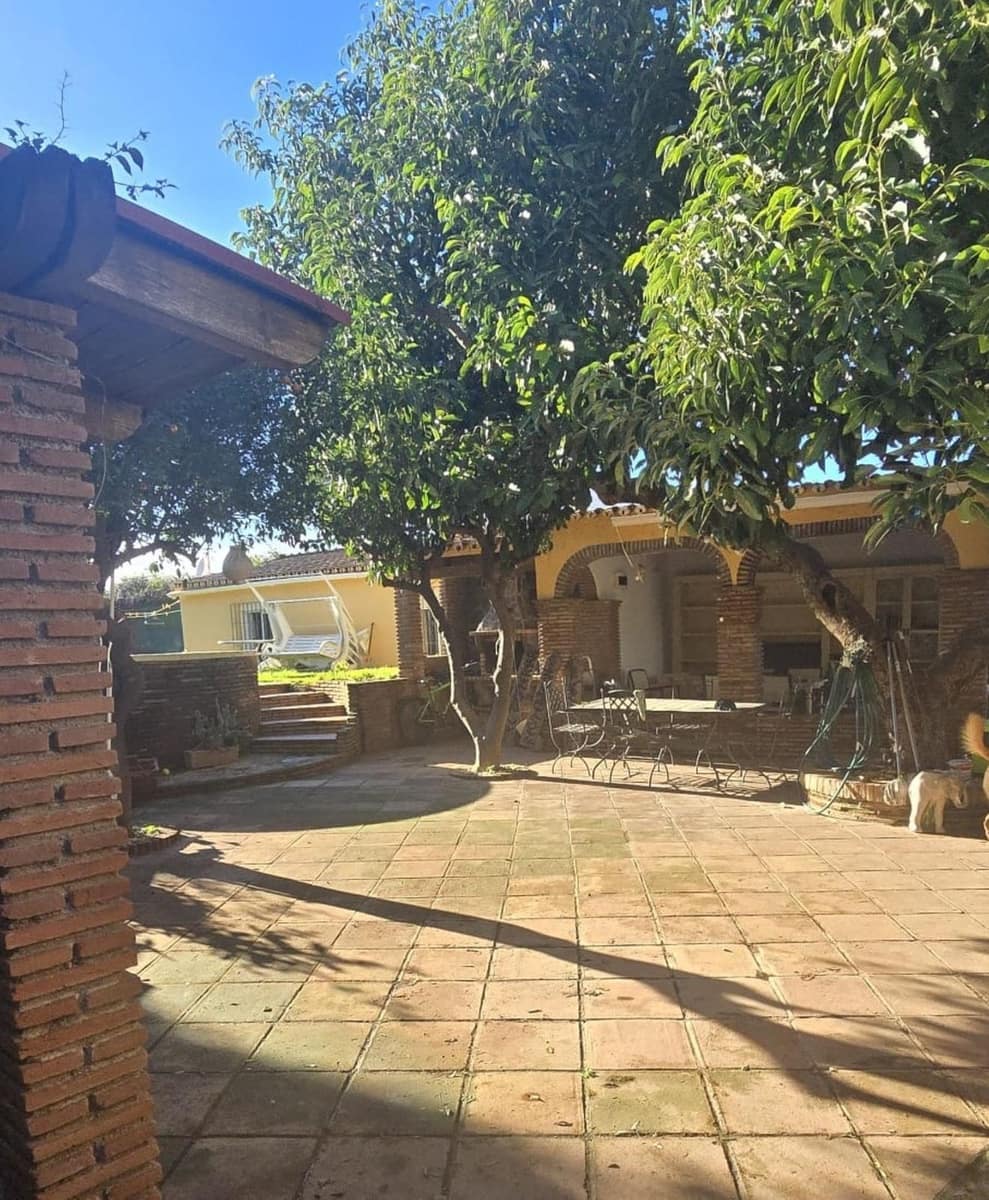 5 bedroom Hotel for sale in Alhaurin el Grande with pool garage - € 485,000 (Ref: 9596849)