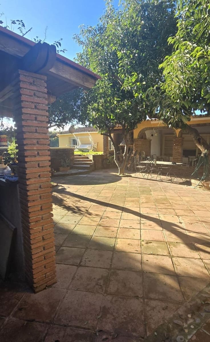 5 bedroom Villa for sale in Alhaurin el Grande with pool garage - € 550,000 (Ref: 9596850)