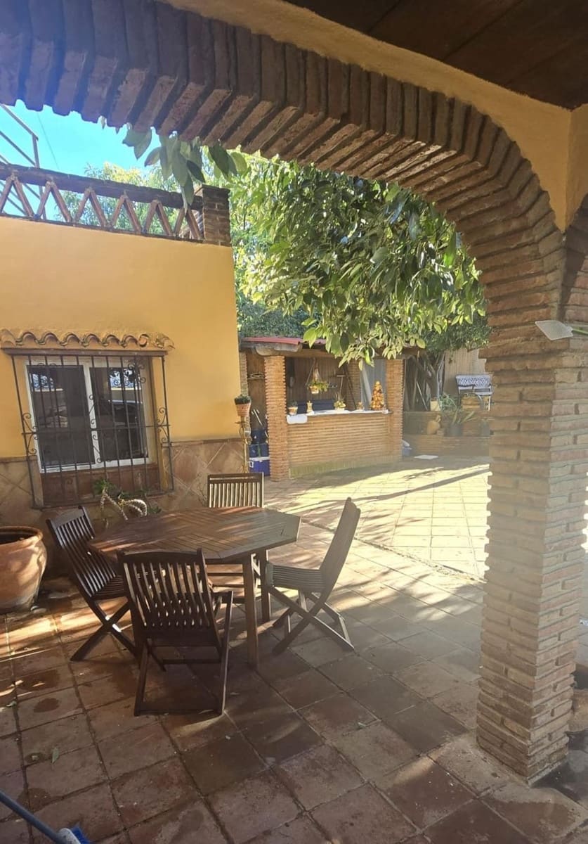 5 bedroom Villa for sale in Alhaurin el Grande with pool garage - € 485,000 (Ref: 9596850)