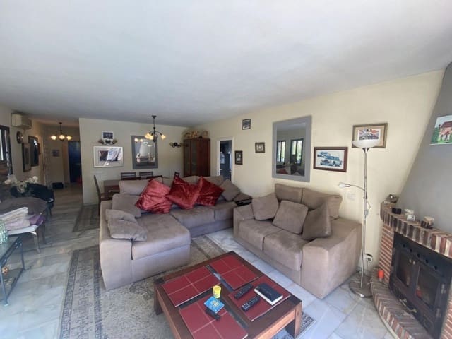 6 bedroom Villa for sale in Cerro del Aguila, Mijas with pool garage - € 695,000 (Ref: 9638105)