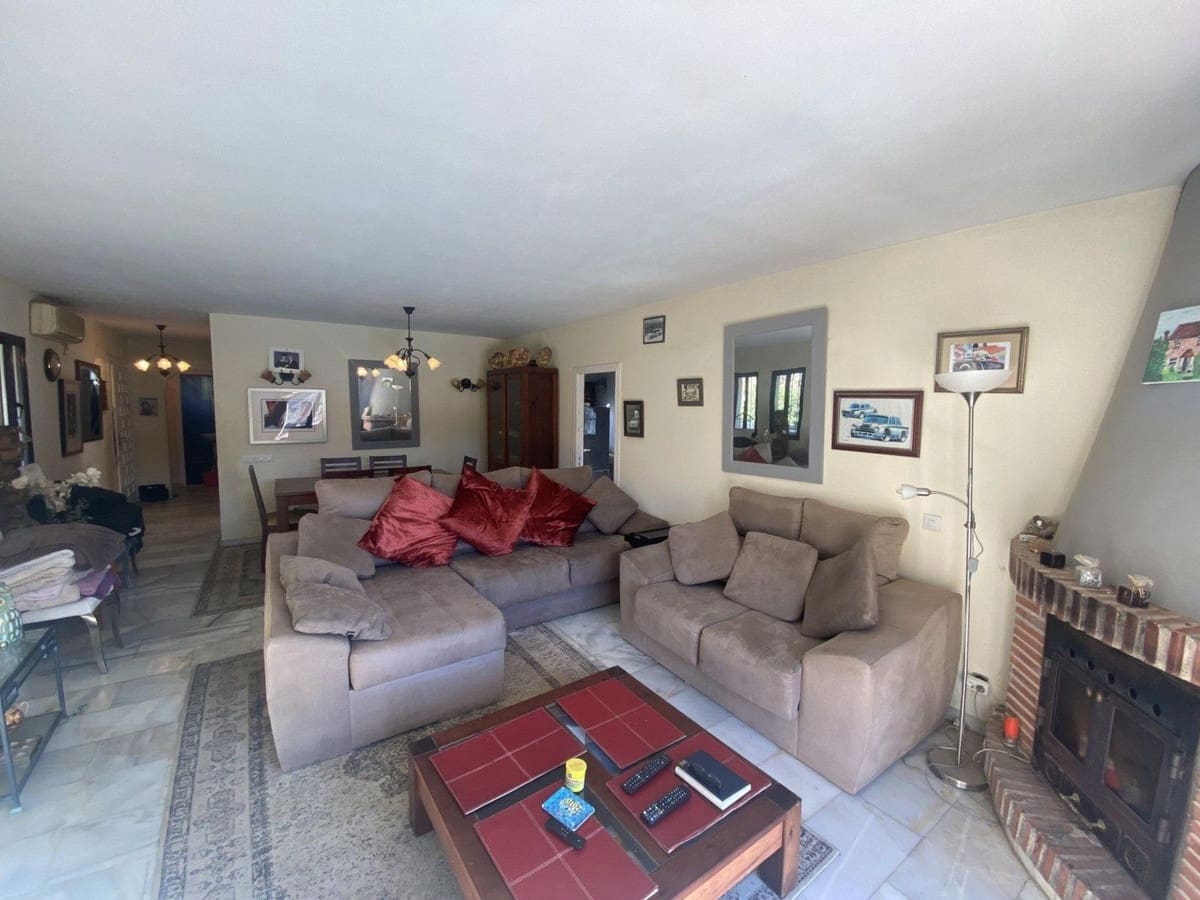 6 slaapkamer Villa te koop in Cerro del Aguila met zwembad garage - € 695.000 (Ref: 9638105)