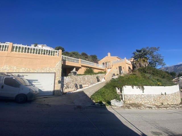 6 bedroom Villa for sale in Cerro del Aguila, Mijas with pool garage - € 695,000 (Ref: 9638105)
