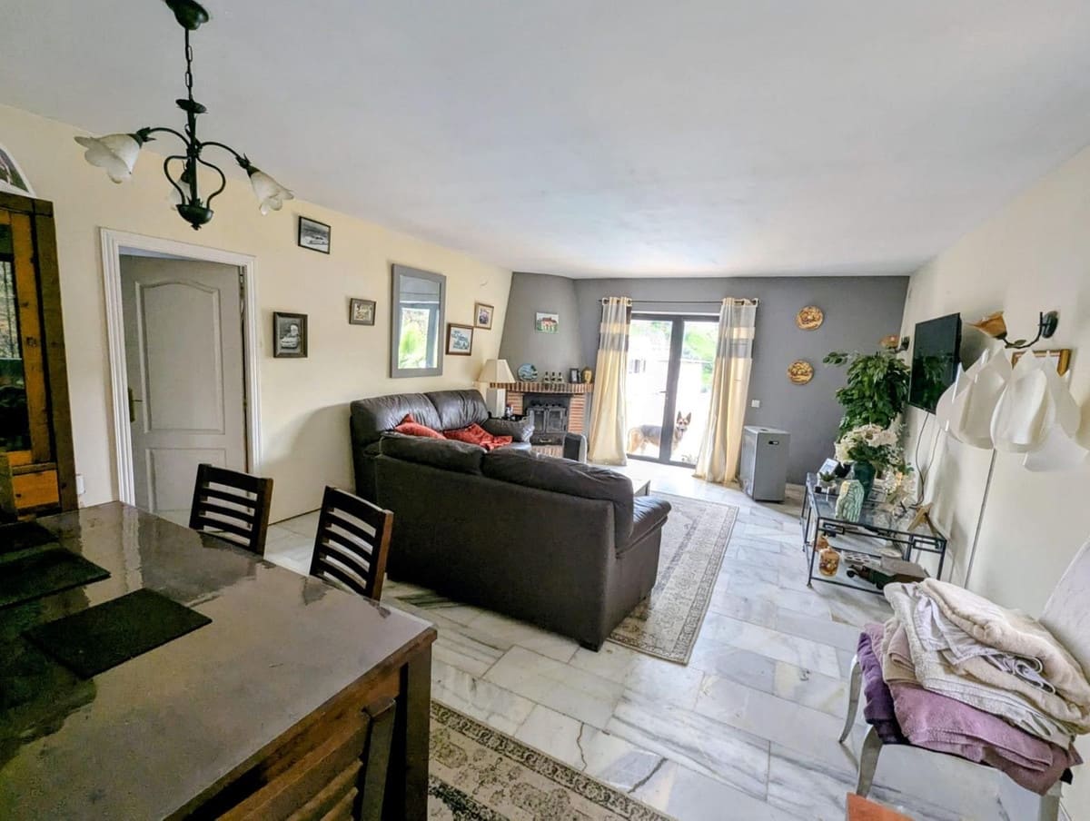 6 slaapkamer Villa te koop in Cerro del Aguila met zwembad garage - € 695.000 (Ref: 9638105)