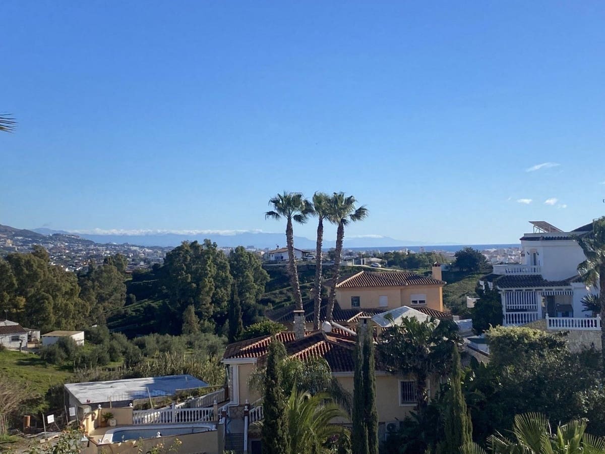 6 slaapkamer Villa te koop in Cerro del Aguila met zwembad garage - € 695.000 (Ref: 9638105)