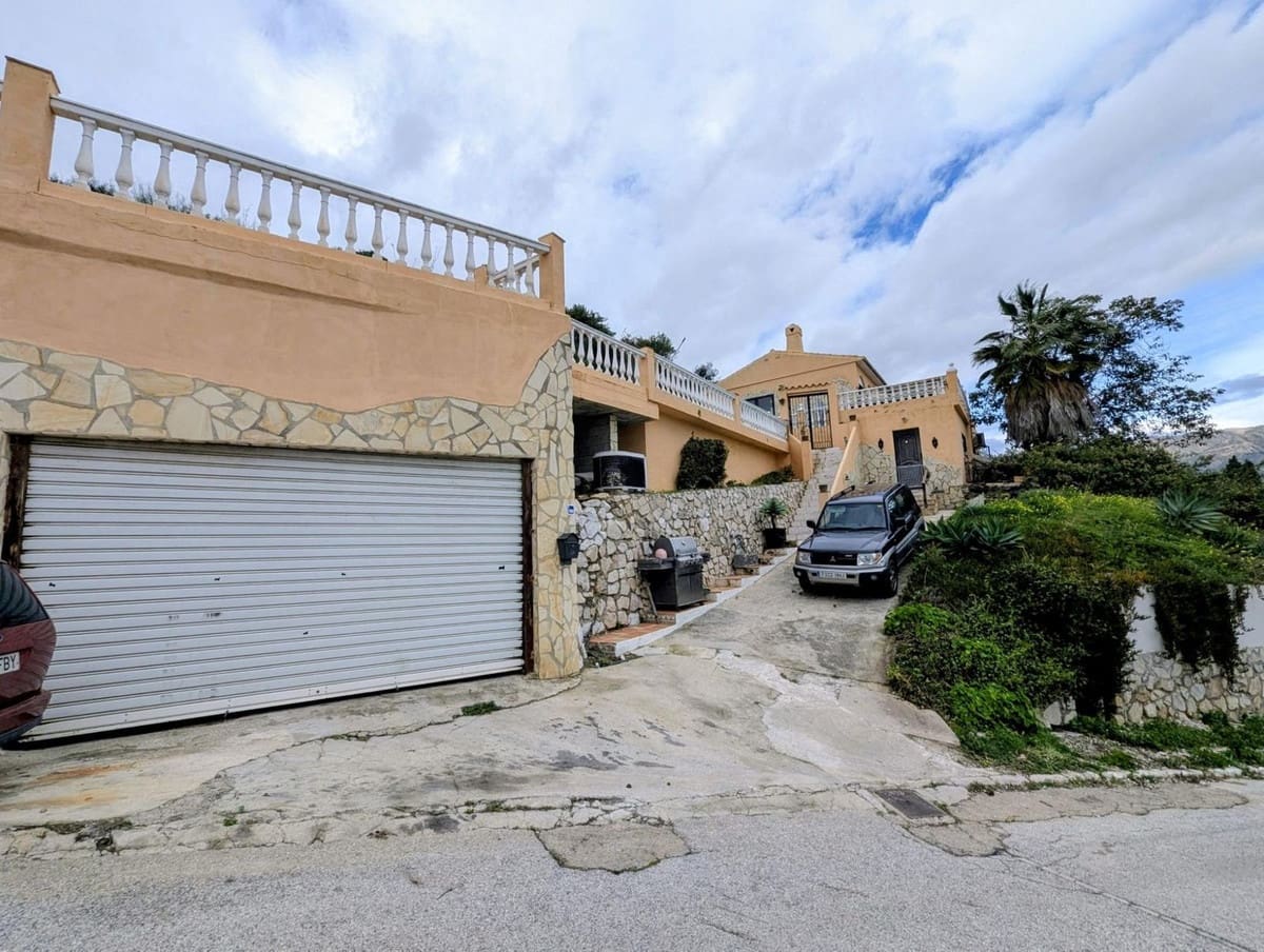 6 slaapkamer Villa te koop in Cerro del Aguila met zwembad garage - € 695.000 (Ref: 9638105)