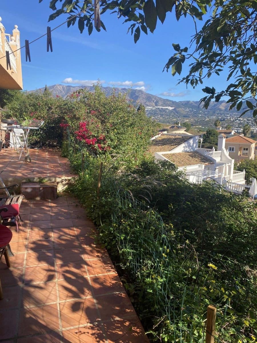 6 slaapkamer Villa te koop in Cerro del Aguila met zwembad garage - € 695.000 (Ref: 9638105)