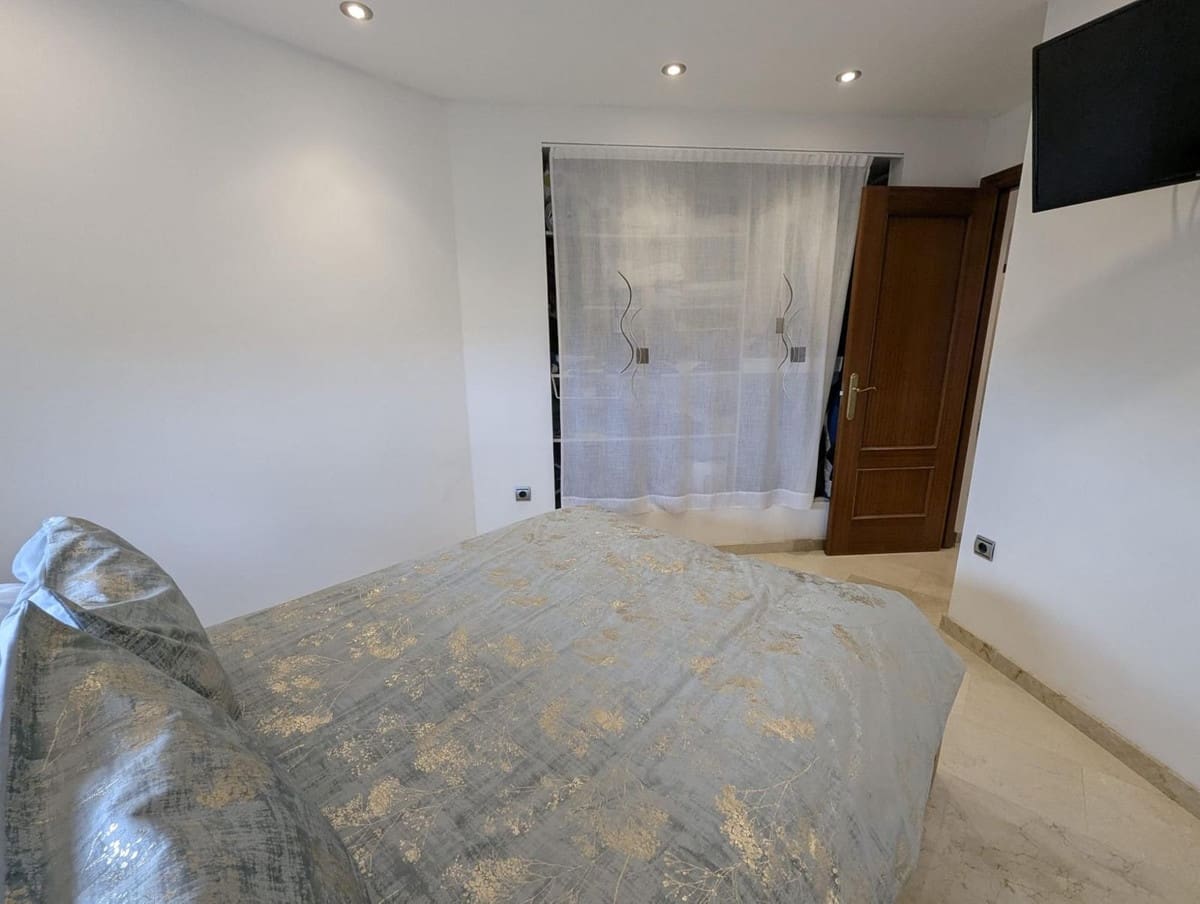 2 slaapkamer Appartement te koop in Nueva Andalucia - € 259.000 (Ref: 9640945)