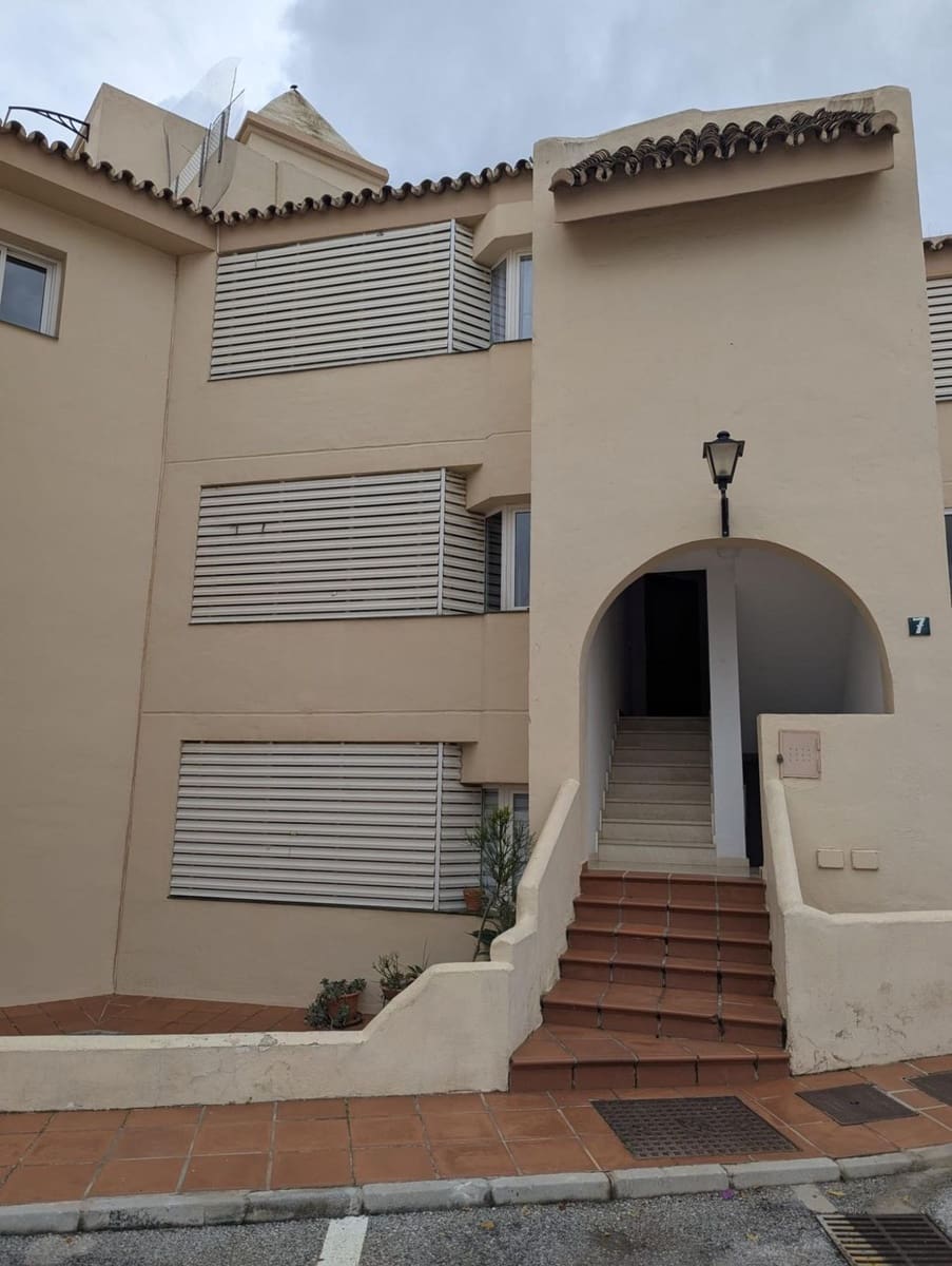 2 bedroom Apartment for sale in Cerro del Aguila - € 259,000 (Ref: 9640945)