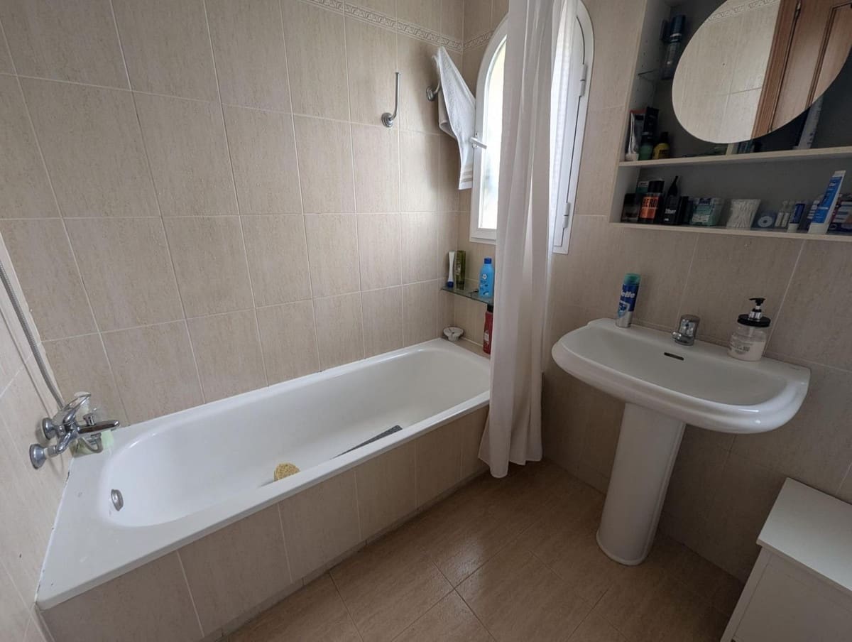 2 bedroom Apartment for sale in Cerro del Aguila - € 259,000 (Ref: 9640945)