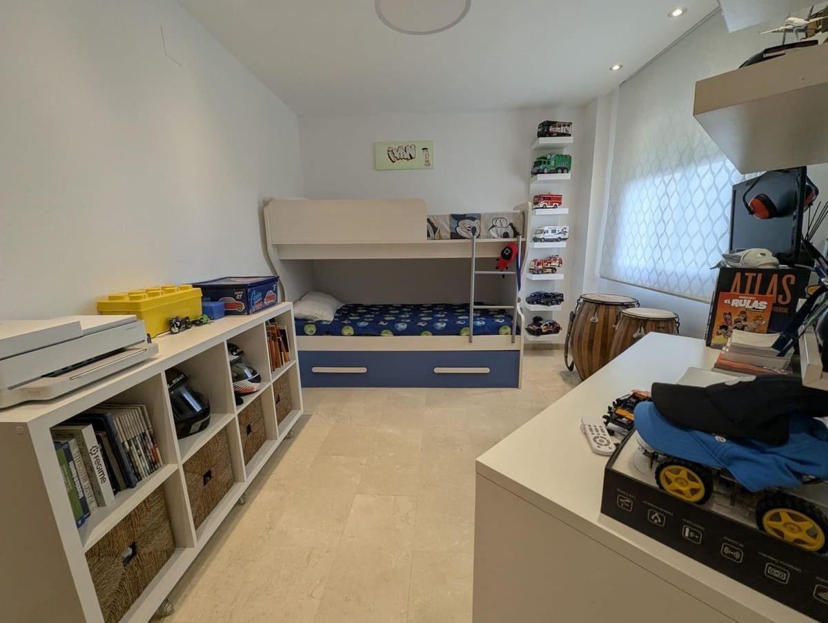 2 bedroom Apartment for sale in Cerro del Aguila - € 259,000 (Ref: 9640945)