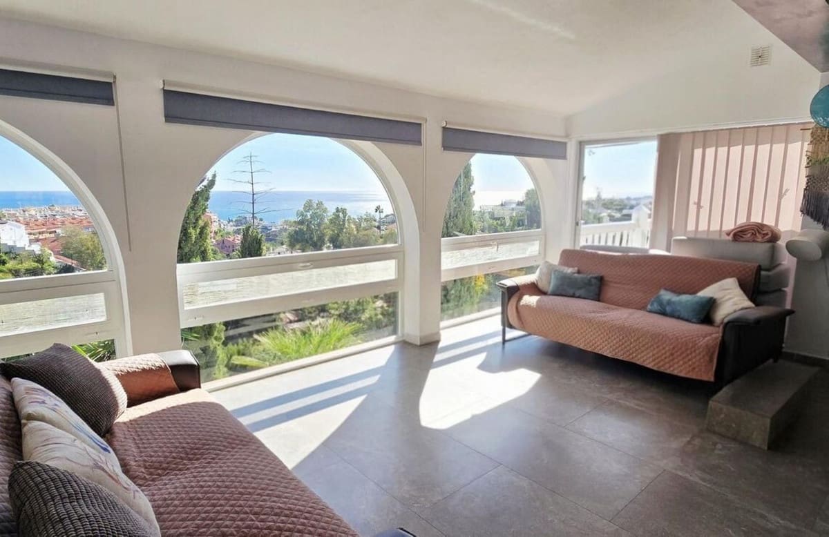 4 sypialnia Willa na sprzedaż w Fuengirola z basenem garażem - 1 200 000 € (Ref: 9640946)