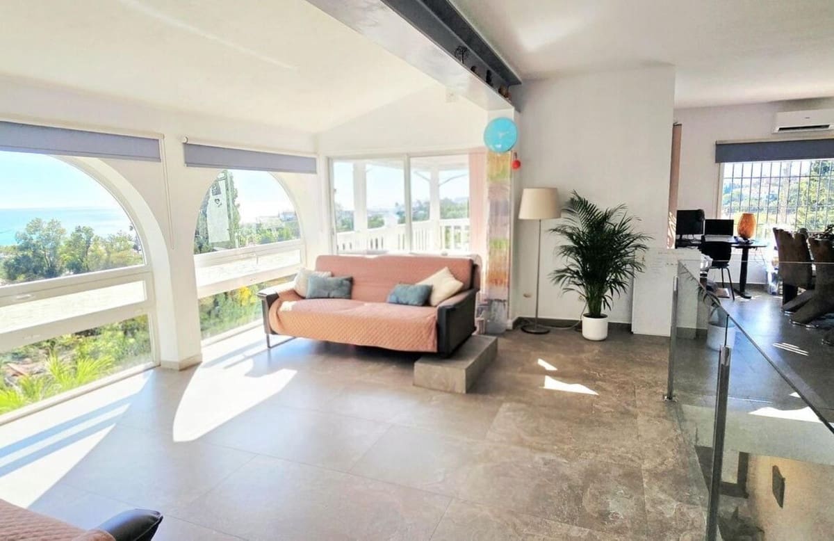 4 sypialnia Willa na sprzedaż w Fuengirola z basenem garażem - 1 200 000 € (Ref: 9640946)