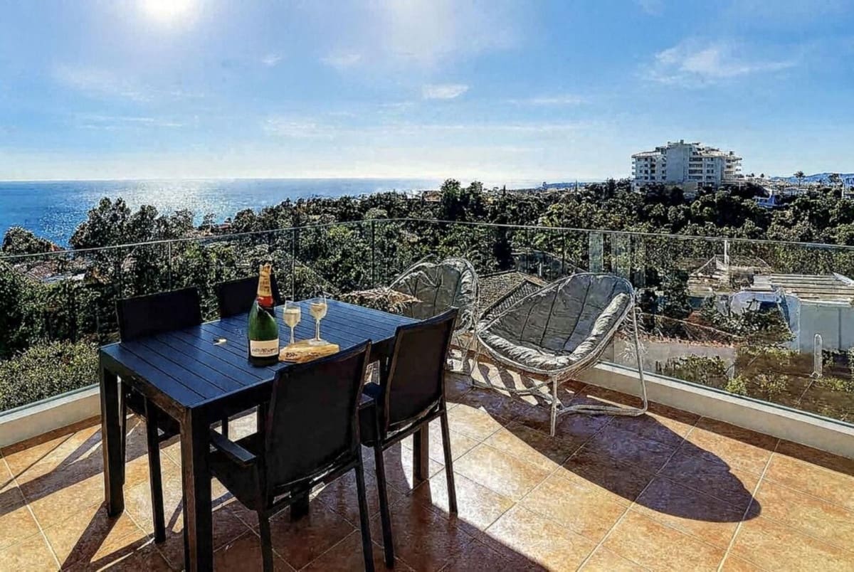 4 sypialnia Willa na sprzedaż w Fuengirola z basenem garażem - 1 200 000 € (Ref: 9640946)