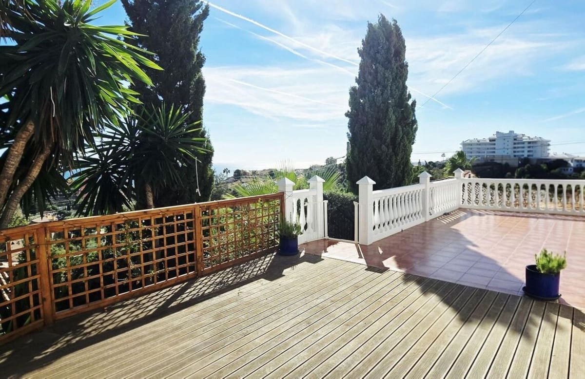 4 sypialnia Willa na sprzedaż w Fuengirola z basenem garażem - 1 200 000 € (Ref: 9640946)