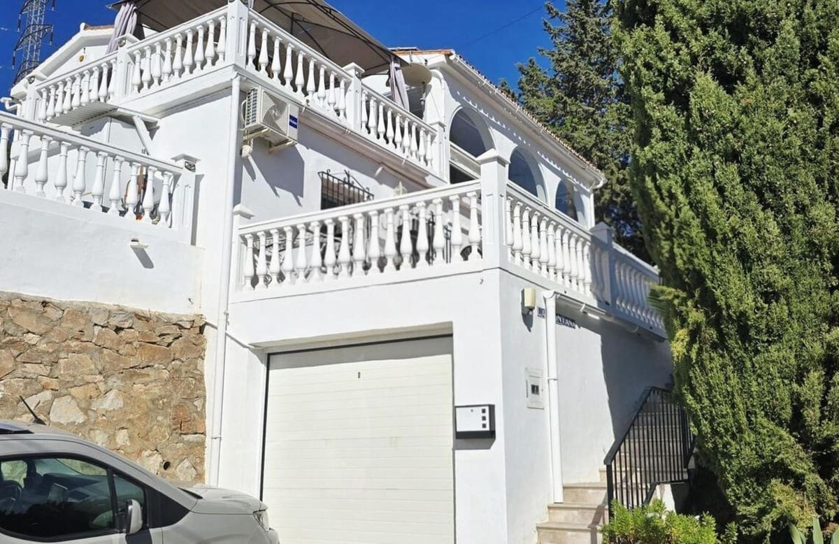 4 soveværelse Villa til salg i Fuengirola med swimmingpool garage - € 1.200.000 (Ref: 9640946)