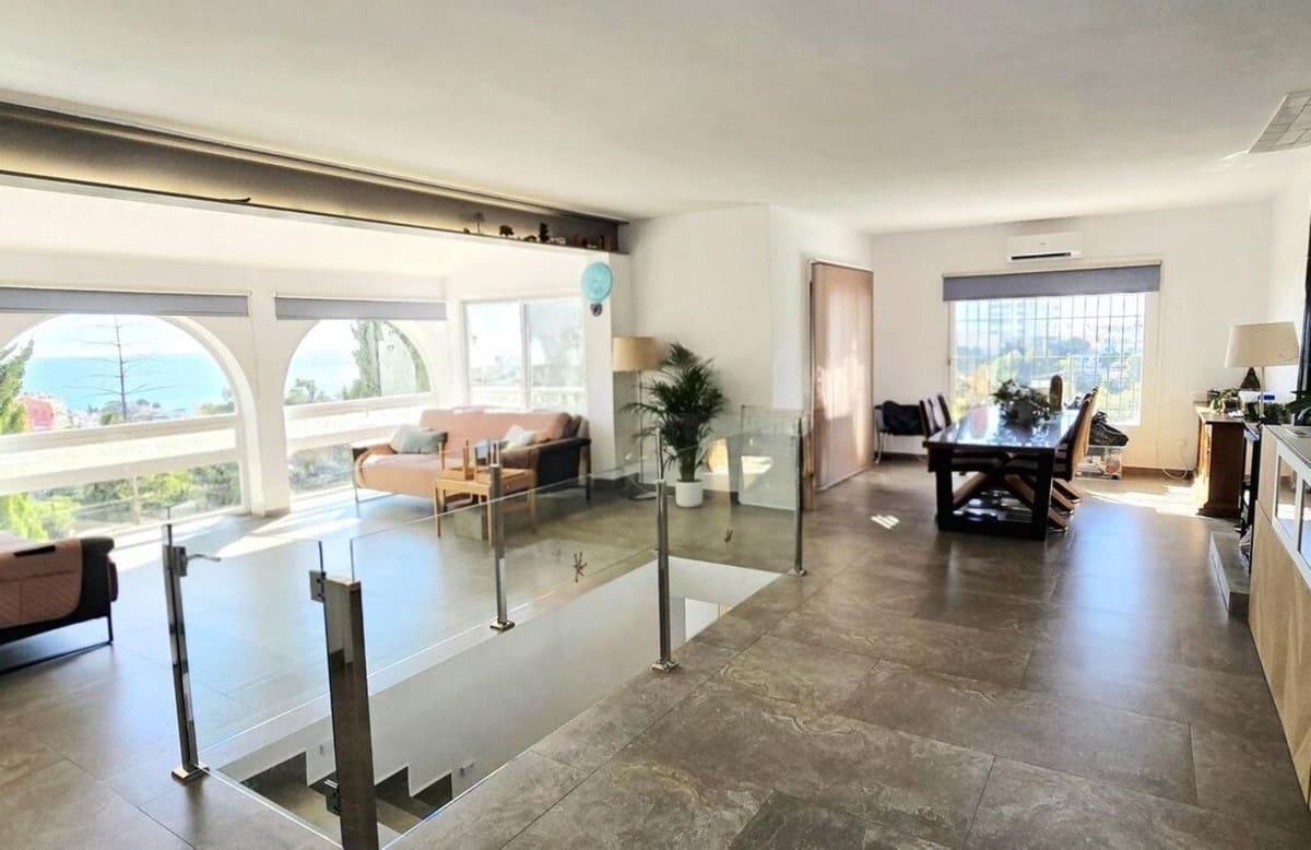 4 sypialnia Willa na sprzedaż w Fuengirola z basenem garażem - 1 200 000 € (Ref: 9640947)